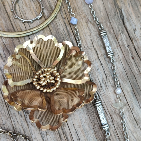 Large 35 piece vintage-now jewelry lot - Picture 12 of 16